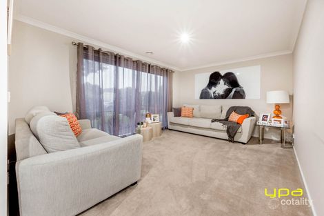Property photo of 5 Hayton Park Boulevard Cranbourne West VIC 3977