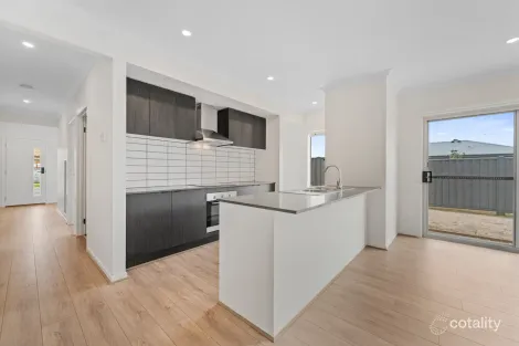 7 California St, Clyde, VIC 3978