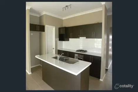 Property photo of 2 Henry Place Young NSW 2594