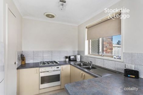 Property photo of 4 Loganberry Close Cranbourne North VIC 3977