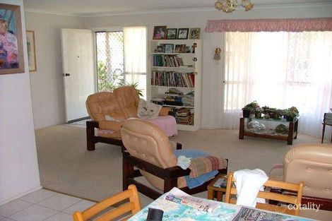 Property photo of 34 Lachlan Crescent Sandstone Point QLD 4511