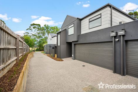 2/10 Ellen Rd, Mooroolbark, VIC 3138