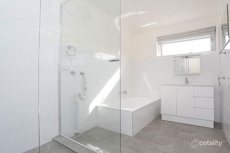 Property photo of 2/30 Clive Road Hawthorn East VIC 3123
