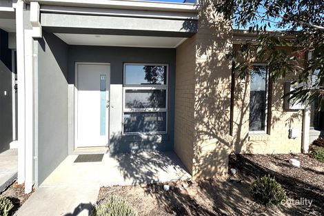 15 Zesty Walk, Manor Lakes, VIC 3024