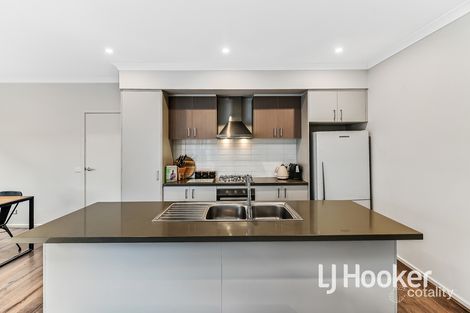 Property photo of 12 Corbin Walk Officer South VIC 3809