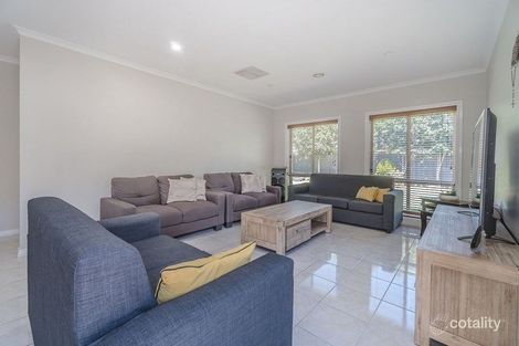 Property photo of 6 Masters Circuit Roxburgh Park VIC 3064