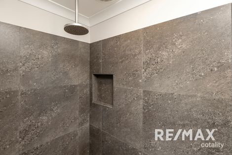 Property photo of 15 Mullagh Crescent Boorooma NSW 2650