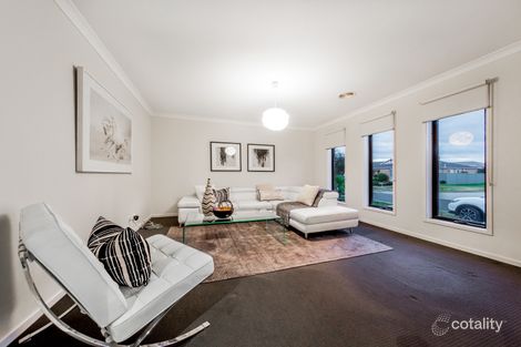 Property photo of 8 Foxhound Grove Cranbourne East VIC 3977