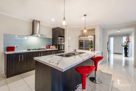 Property photo of 8 Foxhound Grove Cranbourne East VIC 3977
