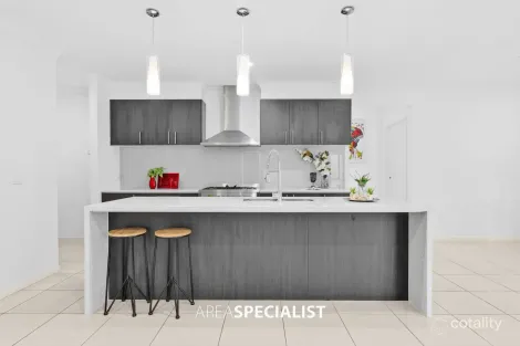 Property photo of 5 Ranfurlie Boulevard Cranbourne West VIC 3977