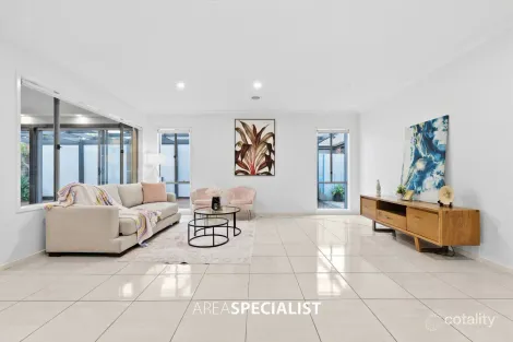 Property photo of 5 Ranfurlie Boulevard Cranbourne West VIC 3977
