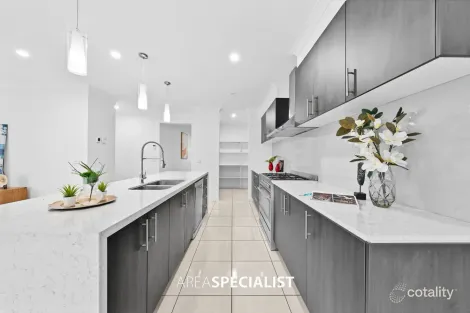 Property photo of 5 Ranfurlie Boulevard Cranbourne West VIC 3977
