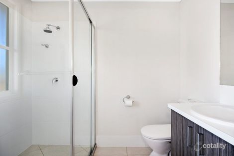 2/11 Southland St, Leichhardt, QLD 4305