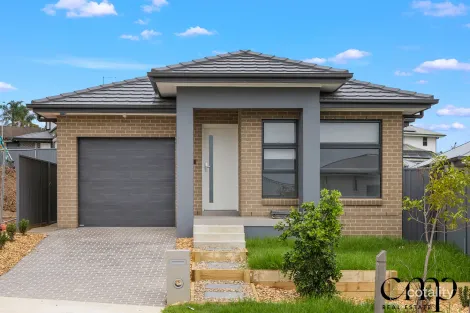 28 Cassio Way, Rosemeadow, NSW 2560