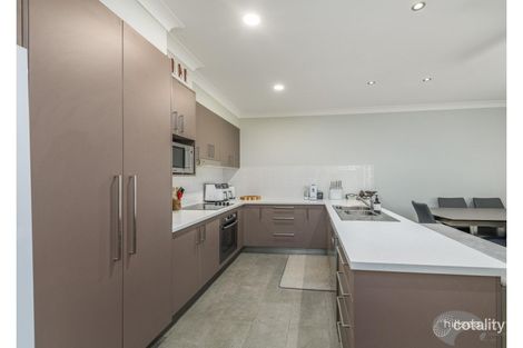 Property photo of 2/42 Careel Close Helensvale QLD 4212