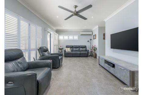 Property photo of 2/42 Careel Close Helensvale QLD 4212