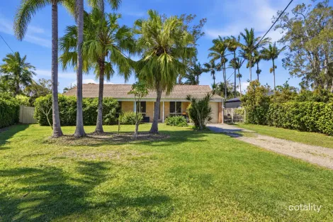 Property photo of 8 Taylor Close Emerald Beach NSW 2456