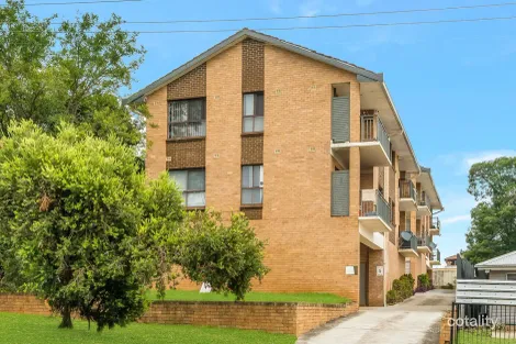 8/55 Warby St, Campbelltown, NSW 2560