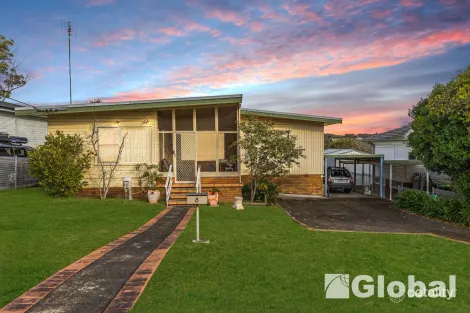 8 Robert Ave, Warners Bay, NSW 2282