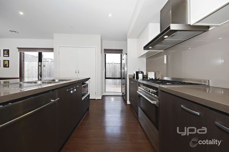 Property photo of 4 Keynes Circuit Fraser Rise VIC 3336