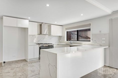 Property photo of 6 Sutherland Way Roxburgh Park VIC 3064