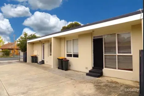 Property photo of 2/28-30 Breakwater Road Thomson VIC 3219
