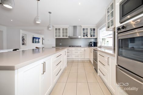 Property photo of 18 Upton Drive Hillside VIC 3037