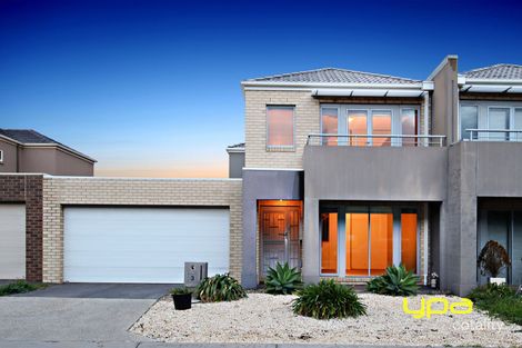 Property photo of 3 Oldis Close Caroline Springs VIC 3023