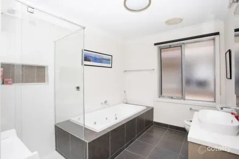 Property photo of 18 Brightside Walk Westmeadows VIC 3049