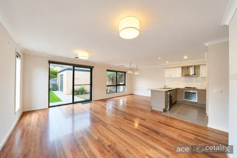 Property photo of 7 Beachside Crescent Point Cook VIC 3030