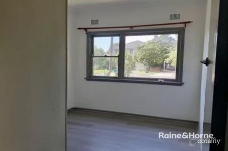 Property photo of 13 Waratah Crescent Macquarie Fields NSW 2564