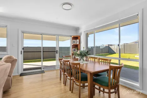 Property photo of 8 Ondaroo Crest Old Bar NSW 2430