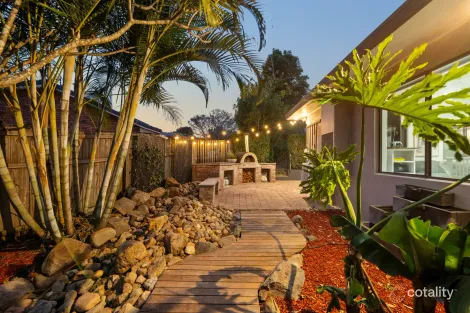 Property photo of 10 Eildon Place Helensvale QLD 4212