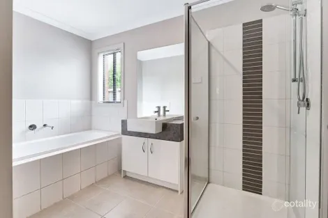 Property photo of 19 Markbeech Crescent Officer VIC 3809