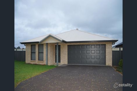 Property photo of 8 Ashlundie Crescent Dubbo NSW 2830