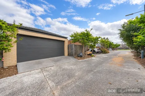 Property photo of 7 Beachside Crescent Point Cook VIC 3030