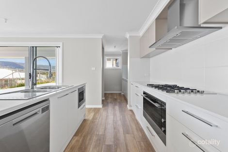 56 Dolly Cct, Calderwood, NSW 2527