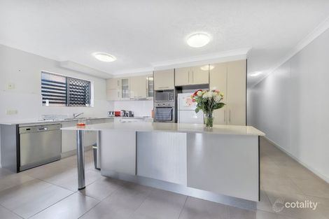 Property photo of 2/41 Kirkland Avenue Coorparoo QLD 4151