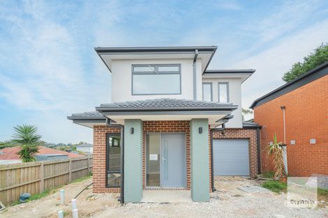 2/8 Heatherdew Cl, Endeavour Hills, VIC 3802
