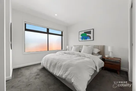 Property photo of 2/24 Pennell Avenue St Albans VIC 3021