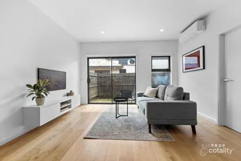 Property photo of 2/24 Pennell Avenue St Albans VIC 3021