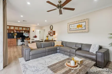 2 Spotless Cl, Canning Vale, WA 6155