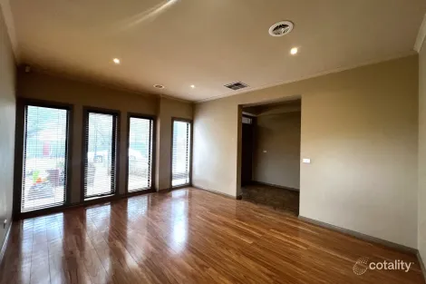 Property photo of 11 Tucker Place Caroline Springs VIC 3023