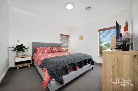 Property photo of 11 Brookdale Road Point Cook VIC 3030