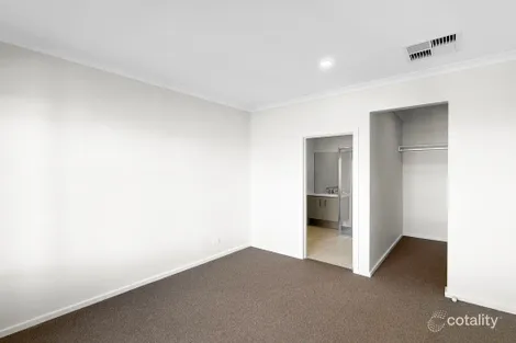 Property photo of 32 Kurdweechee Road Eynesbury VIC 3338