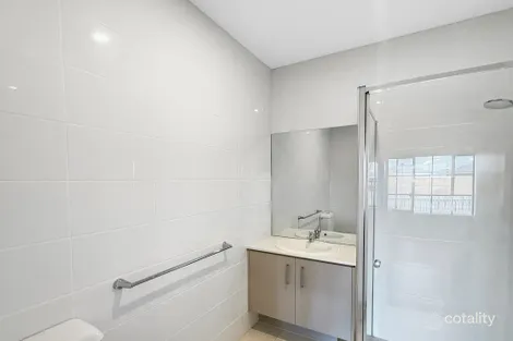 Property photo of 32 Kurdweechee Road Eynesbury VIC 3338