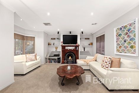 Property photo of 18 Viewbank Place Mill Park VIC 3082