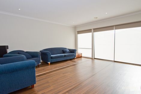 Property photo of 64 Eltham Parade Manor Lakes VIC 3024