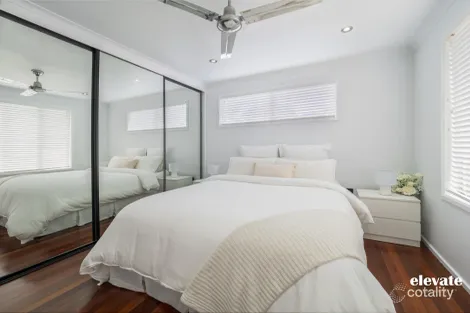 Property photo of 42 Sandpiper New Auckland QLD 4680