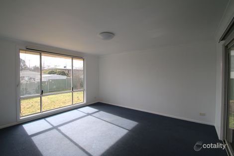 Property photo of 15 Bundarra Crescent Orange NSW 2800
